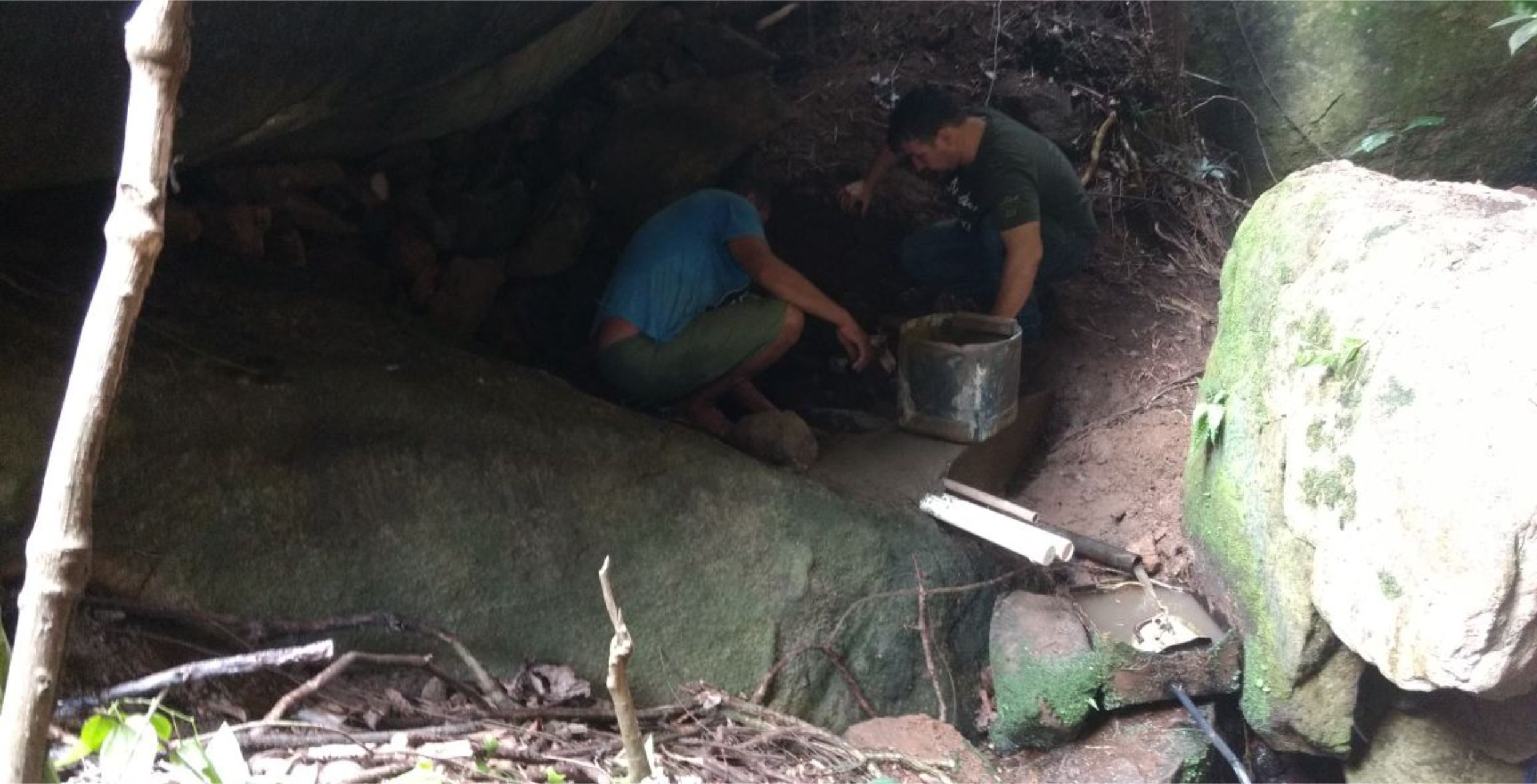 Comunidade Alto Santa Maria recebe aula prática de recuperação de nascentes